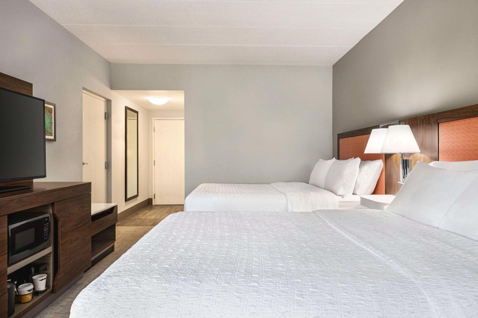 Hampton Inn Квакертаун Екстер'єр фото