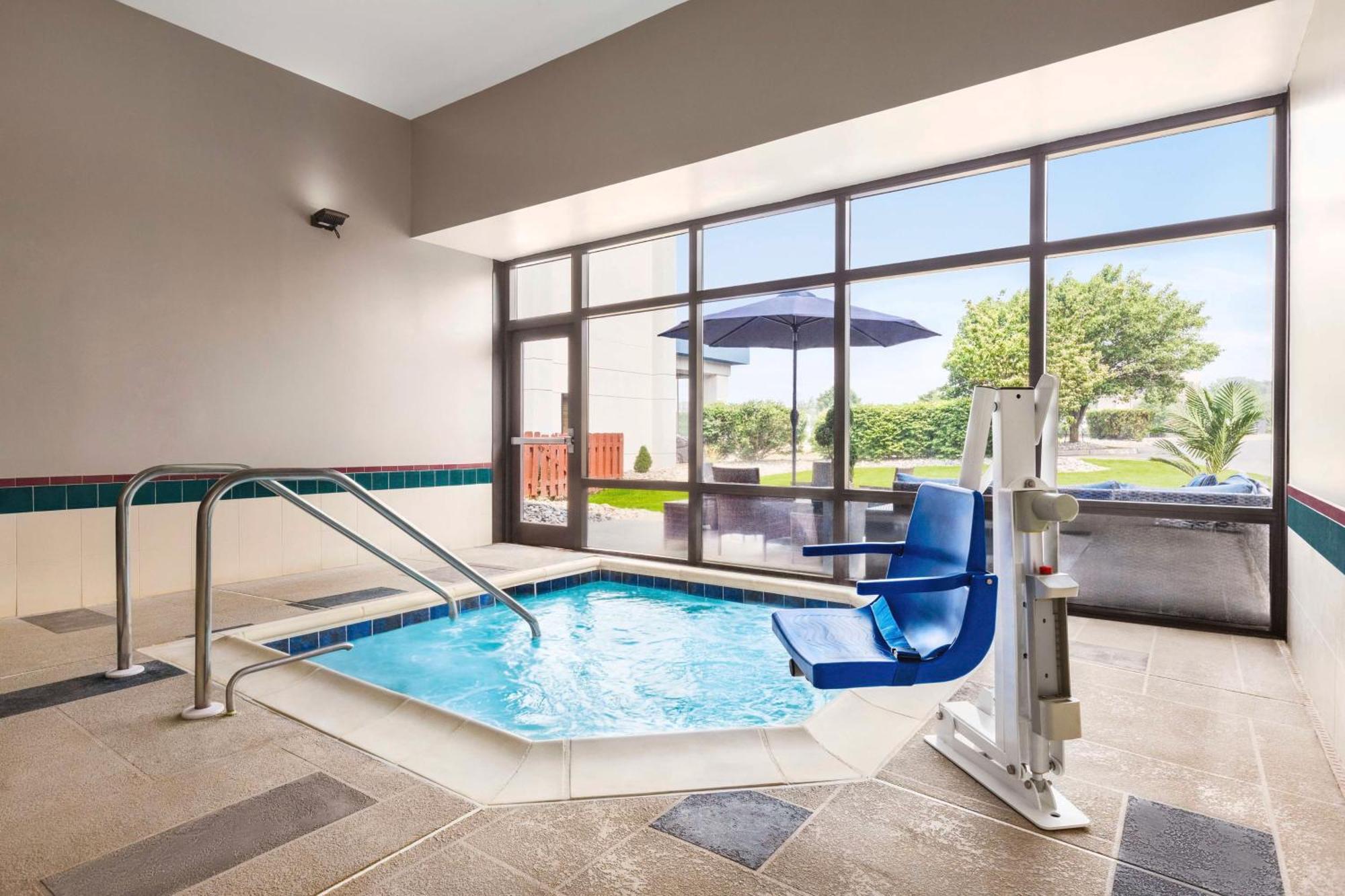 Hampton Inn Квакертаун Екстер'єр фото